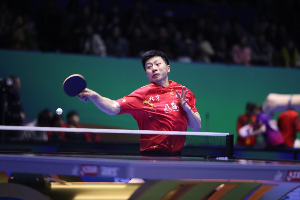 保安大爷中场硬核加入拉拉队，全场尖叫炸了！